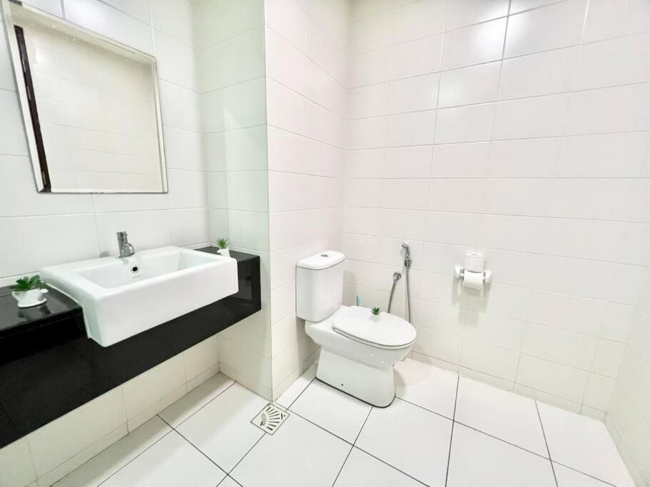 F 1-5 Pax 3bed Cozy Trefoil Setia Alam Wifi & Tv Apartment *