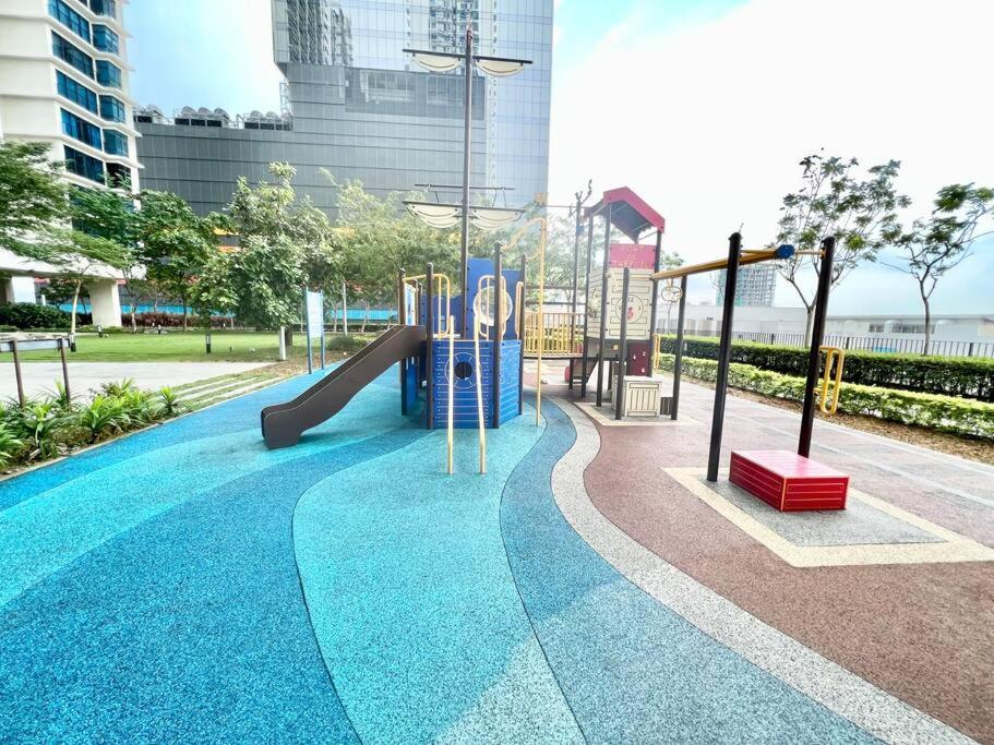 Apartment F 1-5 Pax 3bed Cozy Trefoil Setia Alam Wifi & Tv Shah Alam